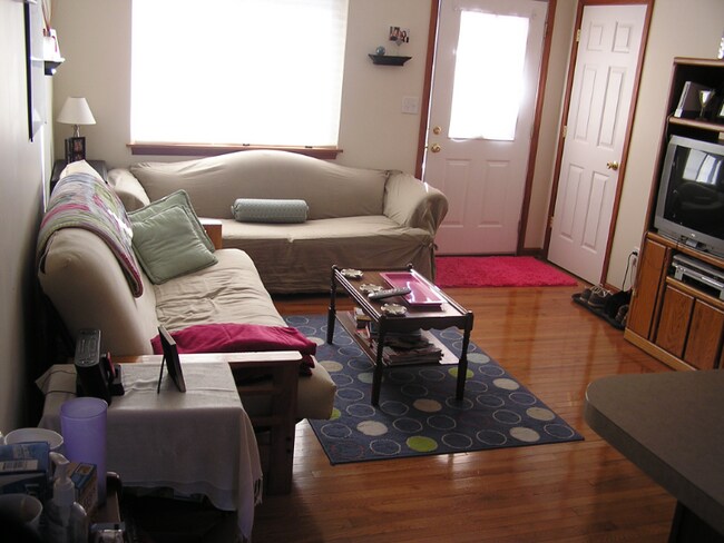Foto del edificio - 425 Rose Ln