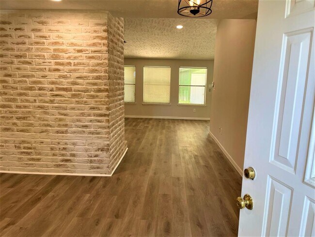 Building Photo - 3303 Cascade Creek Dr