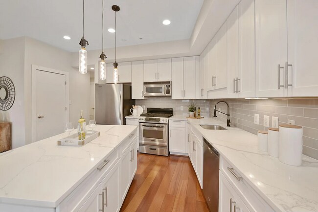 Building Photo - 1309 Park Rd NW