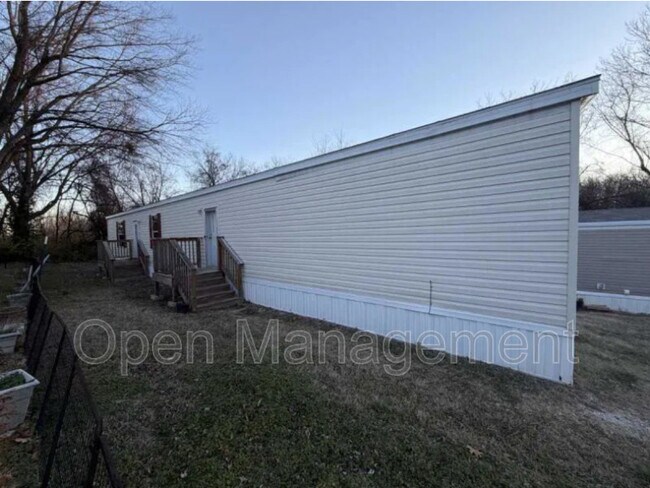 Building Photo - 2710 N Farm Rd 137