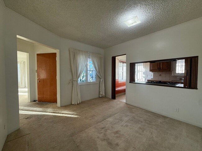 Foto del edificio - Charming 3BR/1.5BA Home with Cozy Fireplace