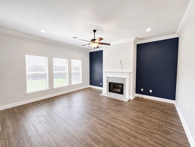 Foto del edificio - 915 Hackberry Dr