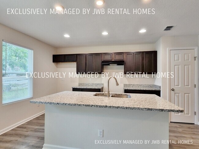 Foto del edificio - 1331 W 6th St