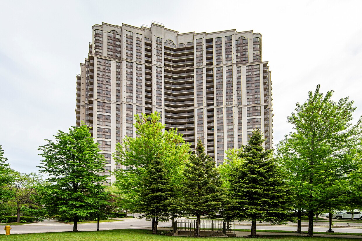 Photo principale - 700-2700 Humberwood Blvd