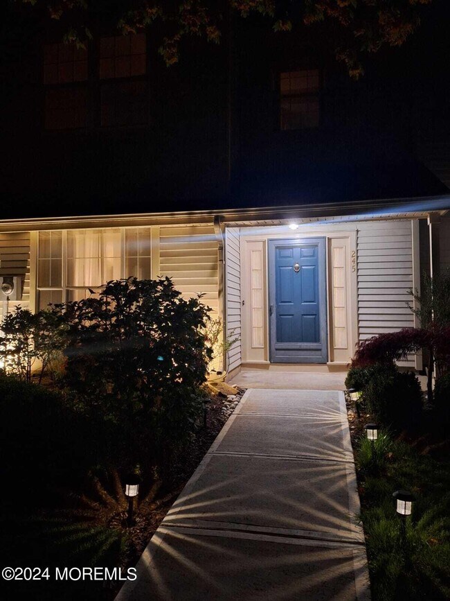 Foto del edificio - 245 Larchwood Ct
