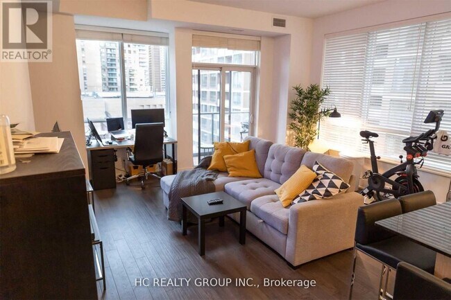 Building Photo - 21 Balmuto St