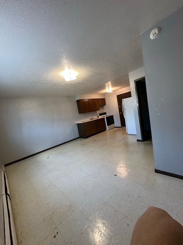 Foto del edificio - 320 Oak Ave N