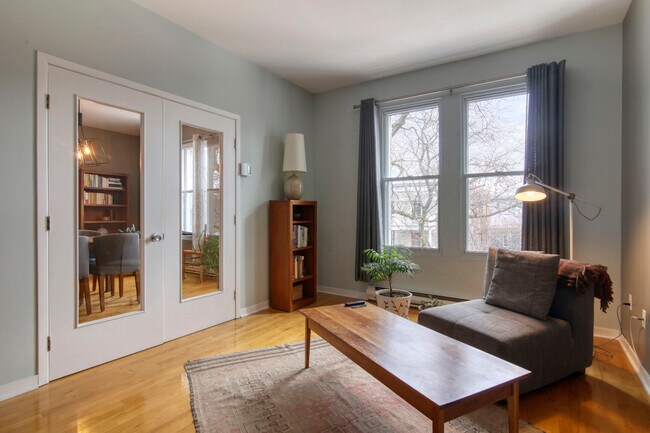Photo du bâtiment - 4777 Rue Adam