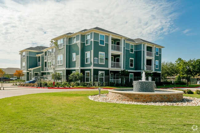 Building Photo - Southfork Lake