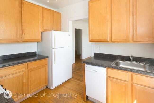 Foto del edificio - 2557 W Montrose Ave