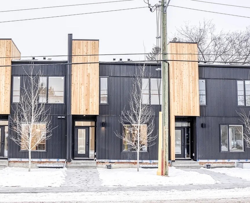 Primary Photo - Spacious 3 Bedroom, 2 Bathroom unit minute...