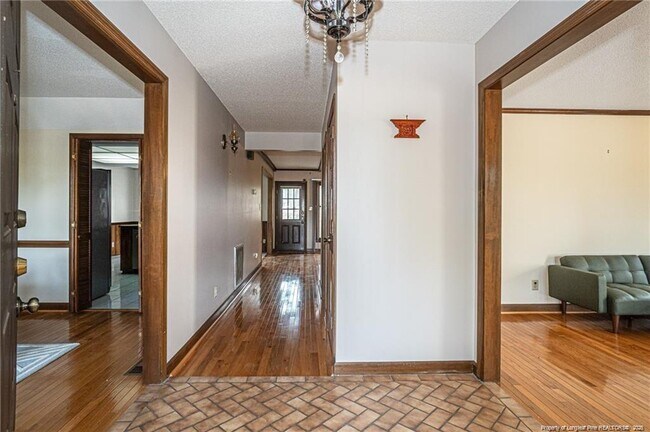 Building Photo - 6821 Thames Dr