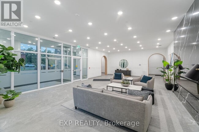 Building Photo - 71 Wyndham St S