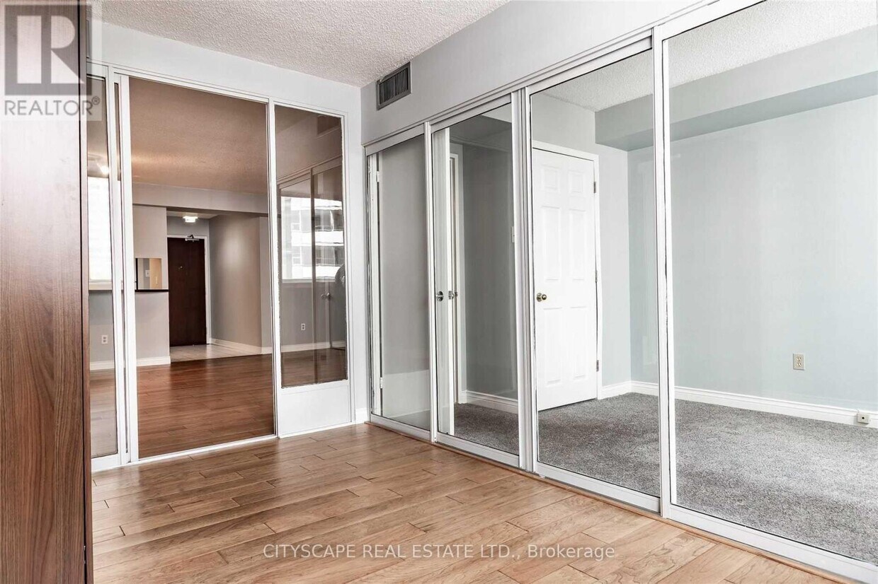 Photo principale - 1055-1055 Bay St.