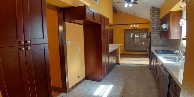 Building Photo - 15727 Fern Basin Dr