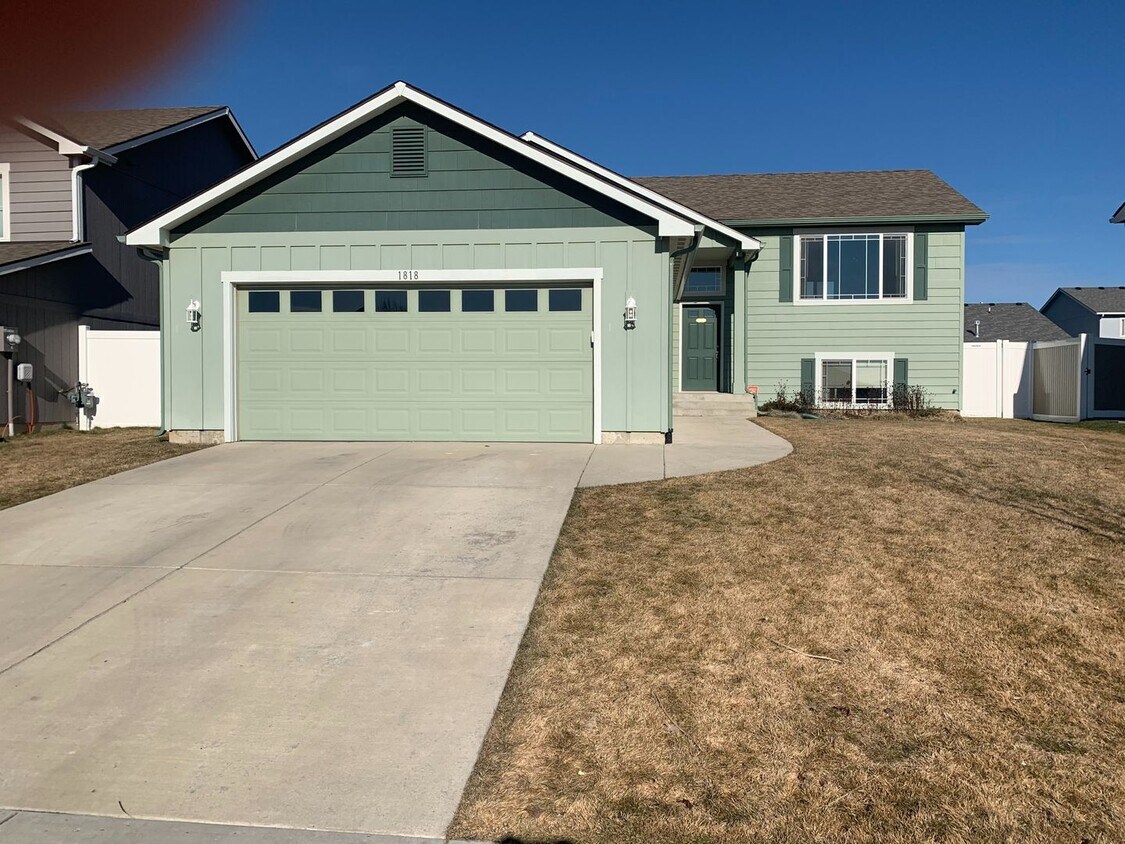 Primary Photo - New on the Market!