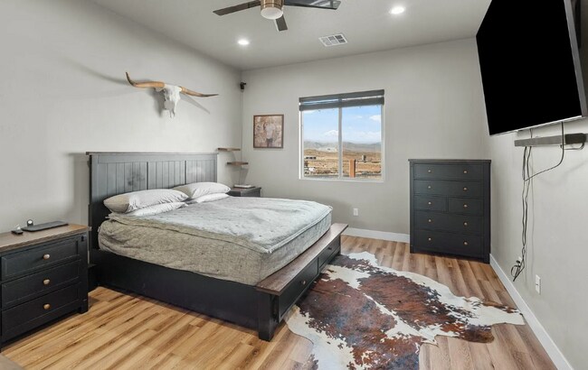 Building Photo - 4 Bedroom 2 Bathroom Home Surrounded by the Desert Landscape of Southern Utah