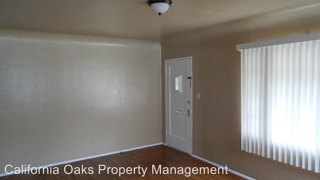 Building Photo - 484-486 San Clemente St