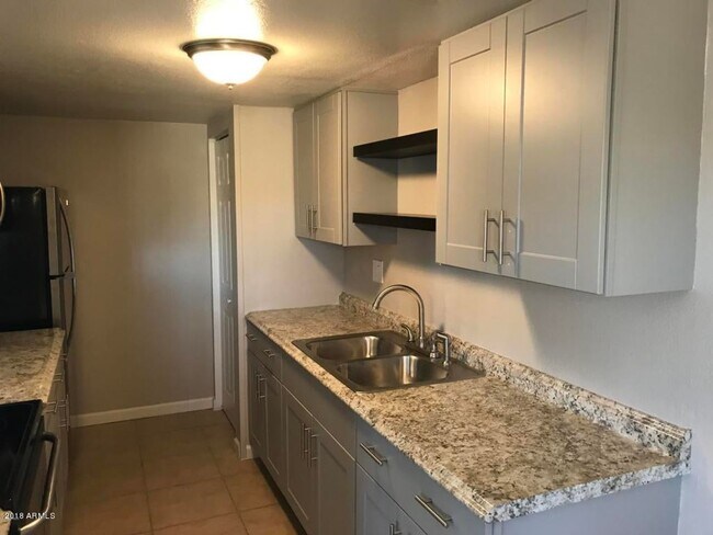 Foto del edificio - 48th & Broadway 2 bedroom