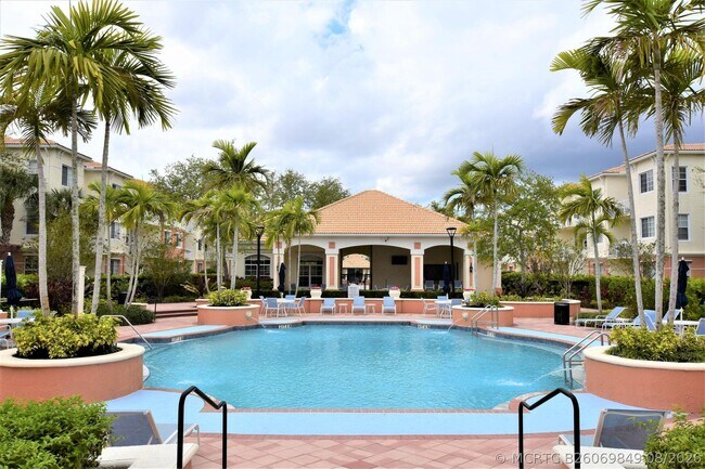 Foto del edificio - 9857 Baywinds Blvd