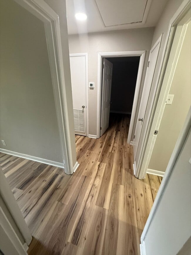 Building Photo - $500 Off First Month! Updated 2 Bedroom in...