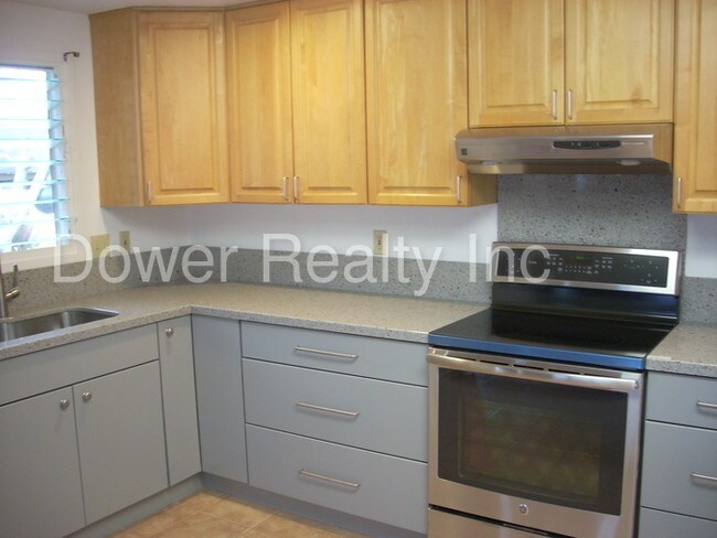 Building Photo - 140 Omao St