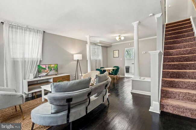 Foto del edificio - 576 49th Pl NE