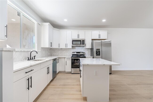 Foto del edificio - 2575 SW 64th Ave