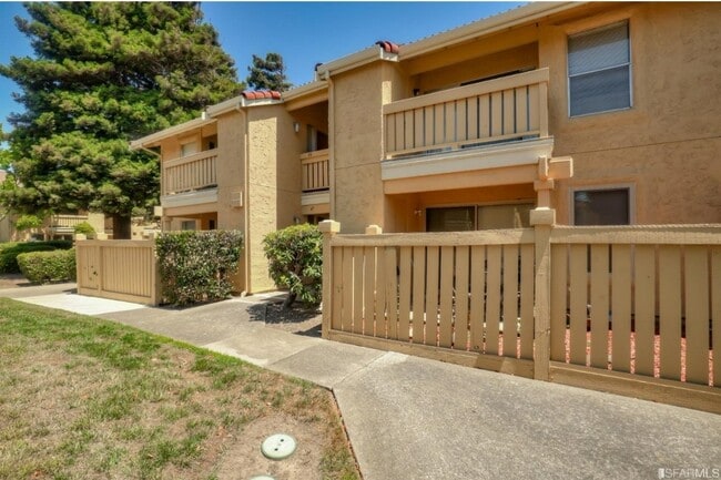 Building Photo - 46 Las Moradas Cir