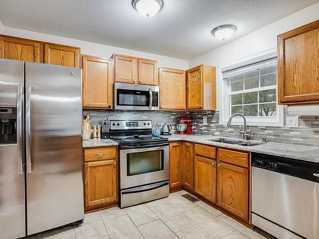 Foto del edificio - 2748 S West Pkwy