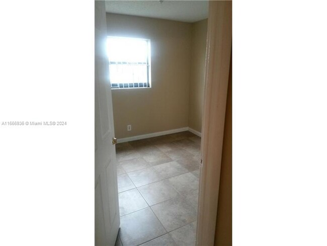 Foto del edificio - 3577 NW 187th St