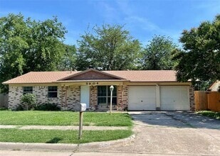 Building Photo - 5804 Rosalyn Dr