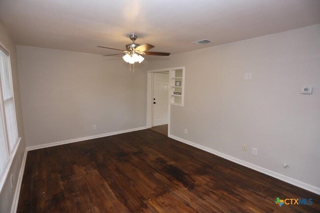 Building Photo - 128 Sherwood St