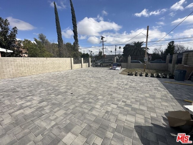 Foto del edificio - 6831 Bellaire Ave