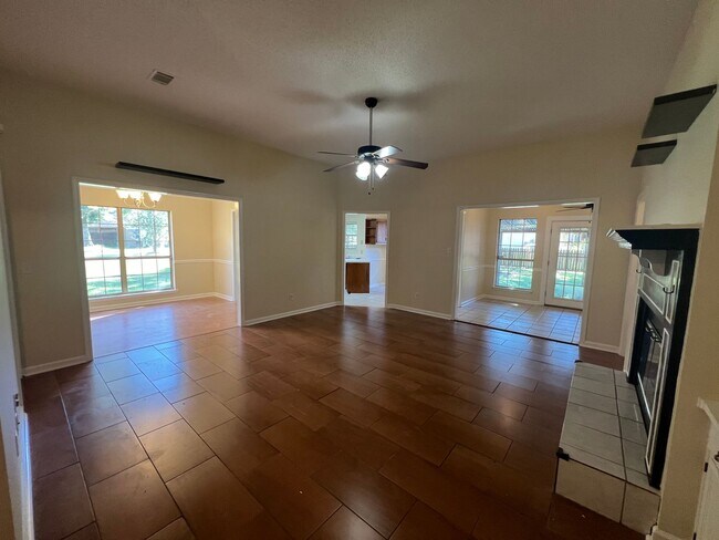 Building Photo - Home For Rent