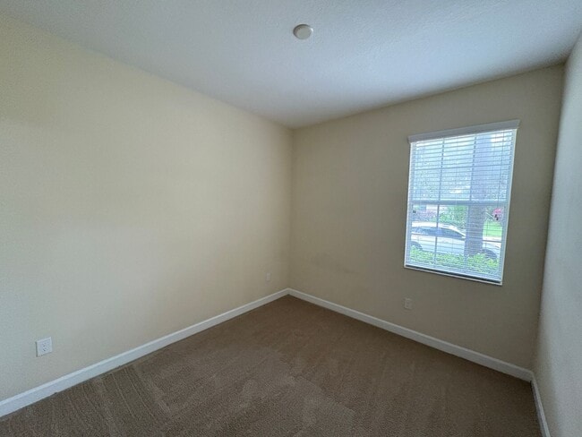 Foto del edificio - 6 BEDROOM + LOFT, 3 BATH HOME INDEPENDENCE...