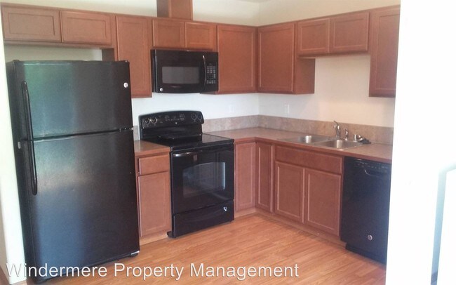 Building Photo - 3 br, 2 bath Apartment - 167 NW Maria St #2