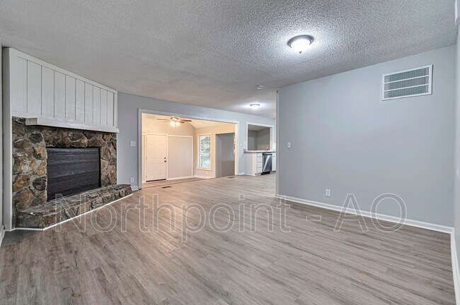 Foto del edificio - 4650 Birch Ridge Trail