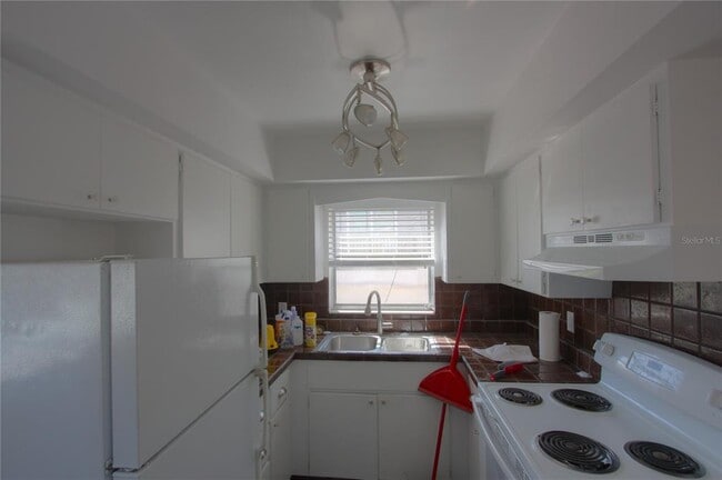Building Photo - 307 S Osprey Ave