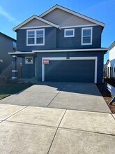 Building Photo - 419 Pietro St NE