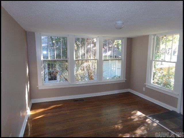 Foto del edificio - 324 N Cedar St