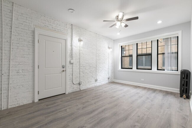 Foto del edificio - 7616 N Eastlake Ter