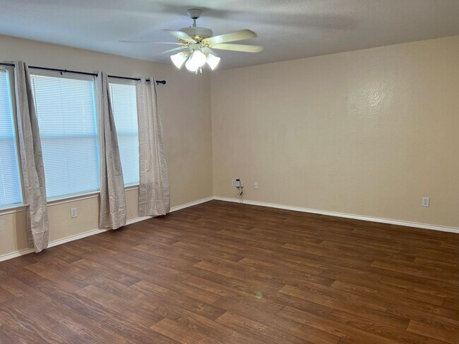 Foto del edificio - Welcome home to 9728 Autumn Arbor!