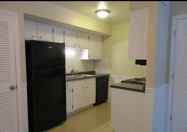 Foto del edificio - 2494 Etiwan Ave