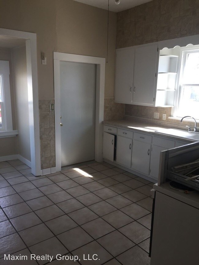 Building Photo - 2 br, 1 bath House - 1600 6 AV