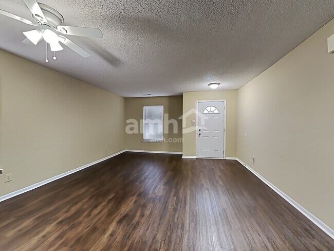 Foto del edificio - 9810 Blue Ridge Way
