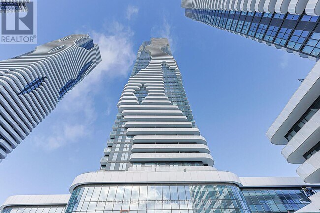 Photo du bâtiment - 8 Interchange Wy