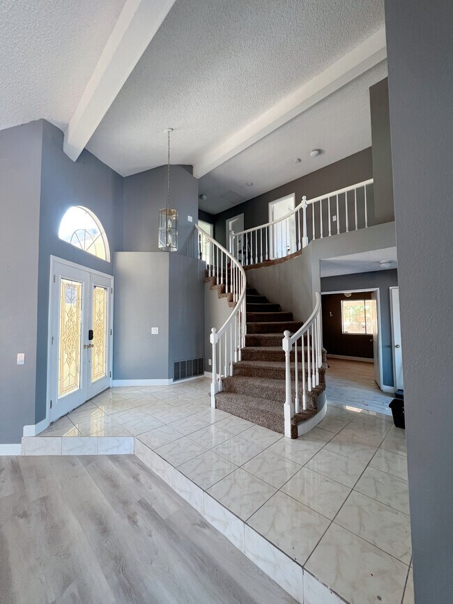 Building Photo - 2858 La Vista Ave