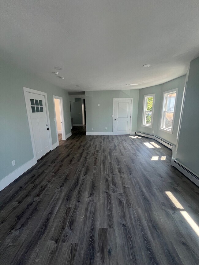 Building Photo - 151 Pilgrim Ave