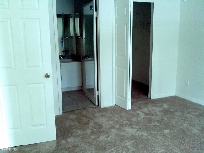 Foto del edificio - 8849 Latrec Ave